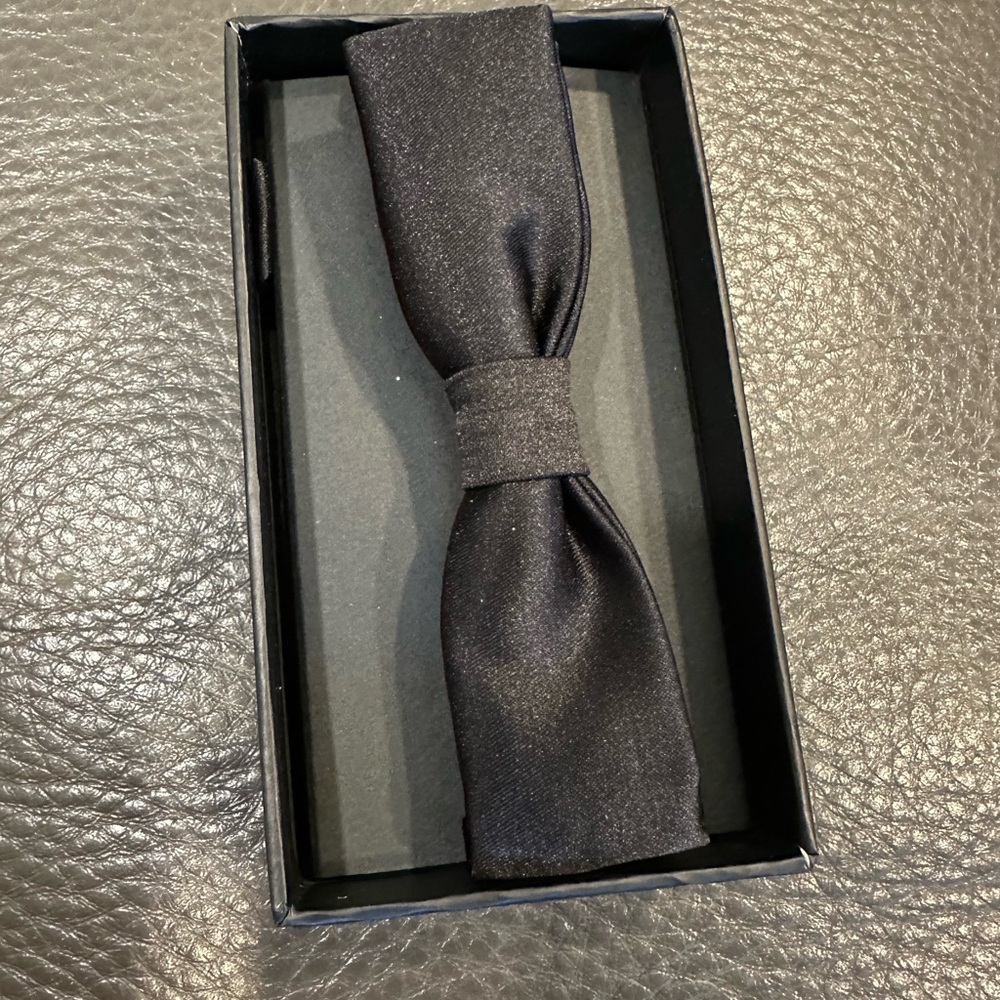 Classic Black Bow Tie- Interview Style (SARAR BRAND)
